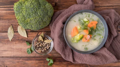 Осінній обід: спробуй цей дуже ніжний суп із броколі