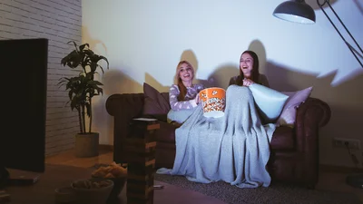 Делаем понедельник веселым: смотри 5 легких комедий для отличного начала недели