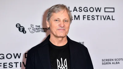 Вигго Мортенсен, Майкл Дуглас, Анджелина Джоли и другие: кинозвезды, которые поддерживают Украину