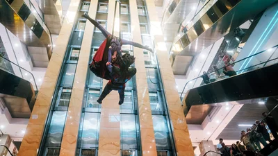 Повітряні акробати та номер на батутах: у Києві відбулась презентація унікального фентезі-шоу "Вартові Мрій"