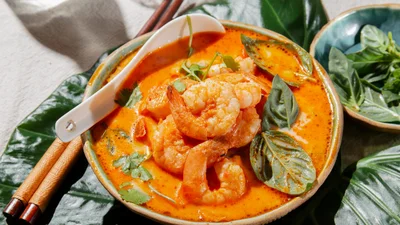 Фишка – в запеченной тыкве: любимый осенний крем-суп с креветками от Татьяны Песик