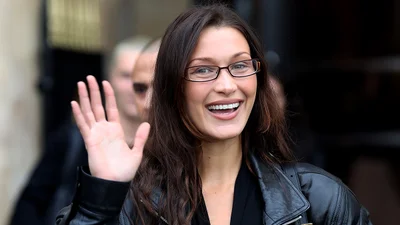 Белла Хадид впервые за два года вернулась на подиум, и это фурор