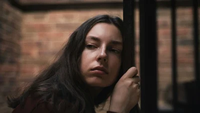 Почему "будь сильным" не работает: о пути к выздоровлению после травмы