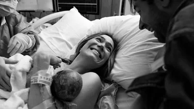 Мэнди Мур показала свою кроху, которую родила неделю назад: угадай, на кого похожа