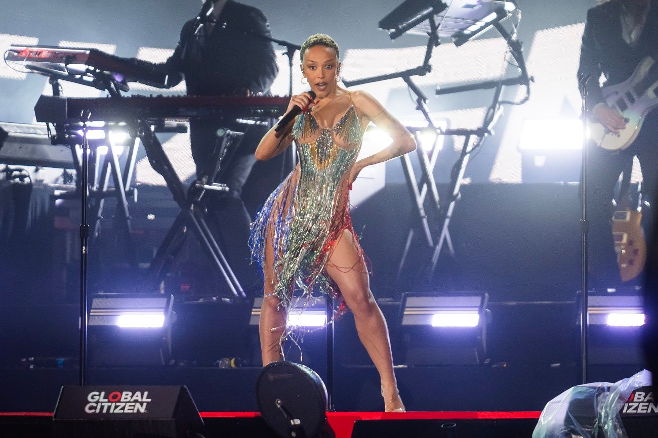 Рэперка Doja Cat в наряде от украинского дизайнера впервые поддержала Украину - 644142 Рэперка Doja Cat в наряде от украинского дизайнера впервые поддержала Украину - фото 644142