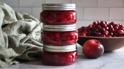 Варення з яблуками та журавлиною – рецепт, який надихне на консервацію