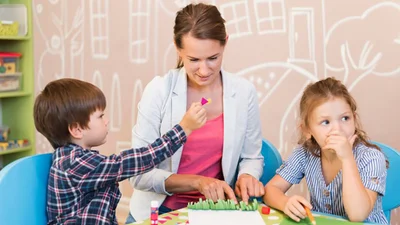 Класні привітання з Днем вчителя 2024: особлива проза та красиві картинки до свята