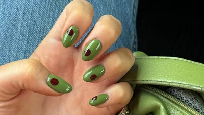 Маникюр на октябрь, который поможет привлечь счастье, деньги и любовь в жизнь