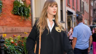 Визажист Тейлор Свифт показал оттенок помады, который певица любит носить этой осенью