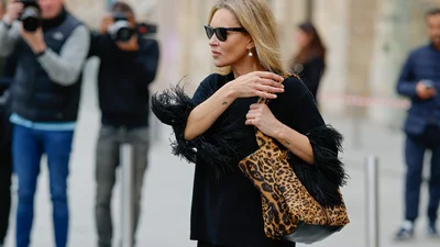 От Хейли Бибер до Кейт Мосс: эта сумка стала выбором каждой знаменитости осени 2024