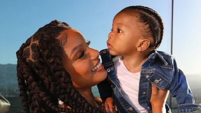 "Русалонька" Голлі Бейлі розійшлась з бойфрендом: їхньому сину всього 10 місяців