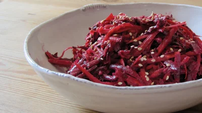 Буряк по-корейськи - цікава корисна закуска, яка поза конкуренцією