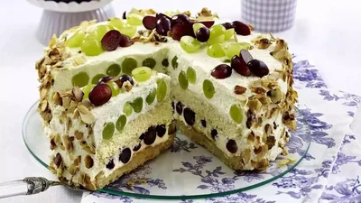 Виноградний торт – десерт, який прикрасить осіннє свято