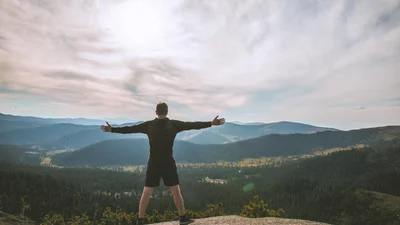 Именины Максима: теплые поздравления и картинки, которые наполнят день радостью