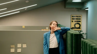 Британским зумерам работу ищут родители, и даже ходят вместе с "детками" на собеседования