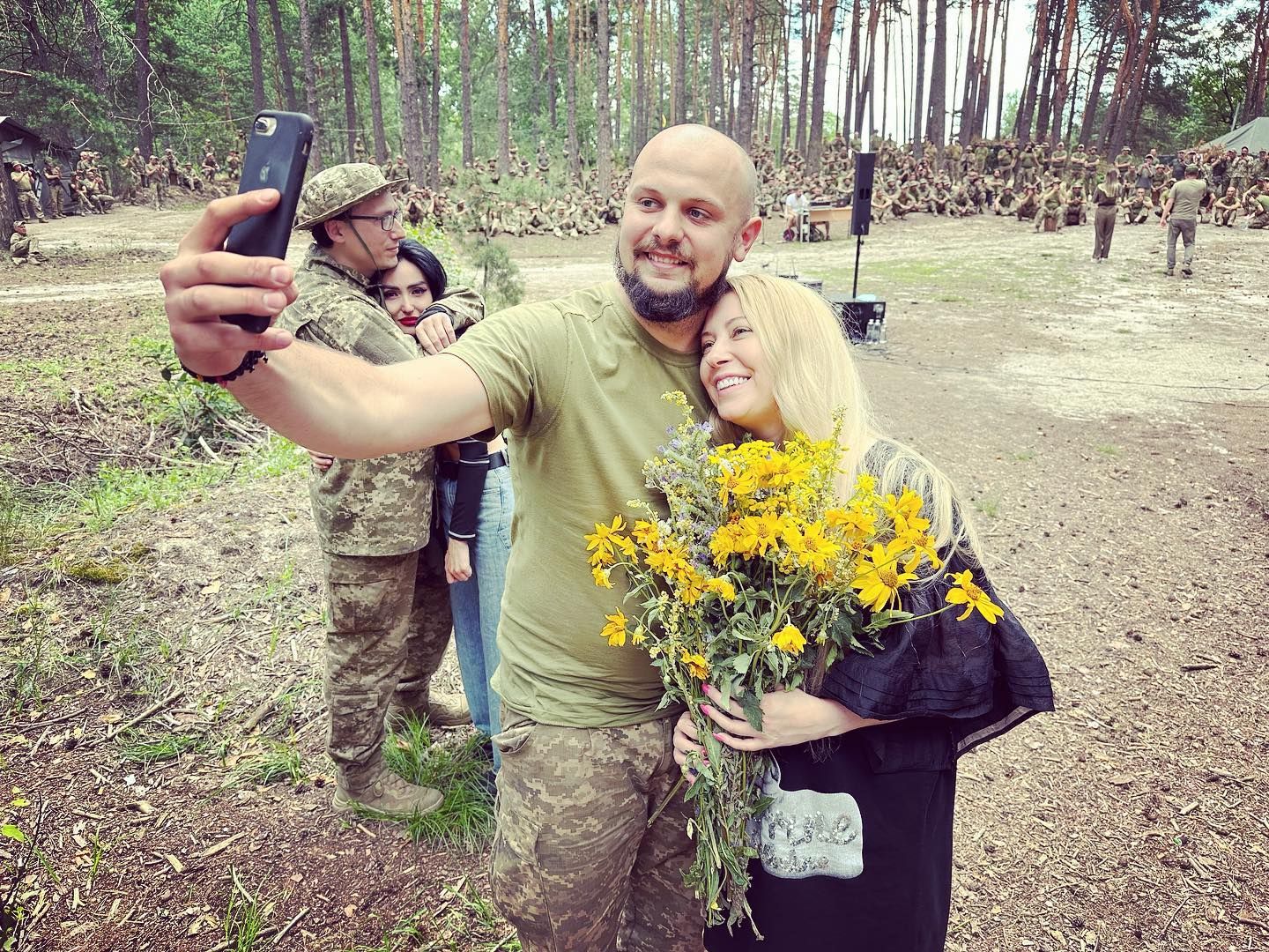 Тоня Матвієнко з військовими ЗСУ - 647600 Тоня Матвієнко з військовими ЗСУ - фото 647600