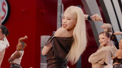 Таню Муіньо зняла кліп для JENNIE з гурту Blackpink