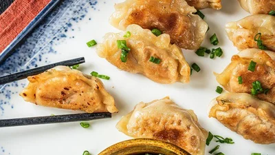 Японські гьодзе з куркою - аналог українських пісдмажених варенечків