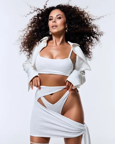 Монша мен саунадағы эротикалық фотосуреттер Қисық әйел порно видео