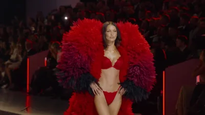 Громкий камбэк: в Нью-Йорке отгремело шоу Victoria's Secret с участием культовых супермоделей