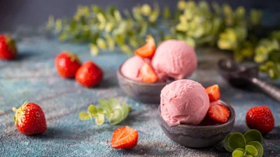 Домашнее клубничное мороженое - преврати свою осень в сладкое лето