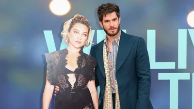 Такого мы еще не видели: на красную дорожку вместо актрисы "вышла" ее фигурка из картона