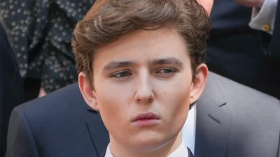 Дональд Трамп поделился откровенными деталями о личной жизни своего 18-летнего сына-красавца