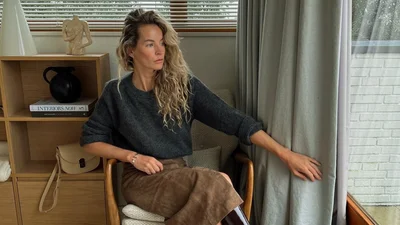 Самая модная юбка осени 2024 – ее надо иметь в гардеробе каждой