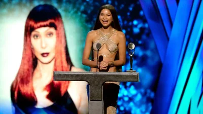 Битва луков: Зендея воссоздала откровенный образ Шер 50-летней давности – кто победительница