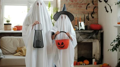 Хэллоуин: "страшные" и яркие картинки для поздравлений друзей