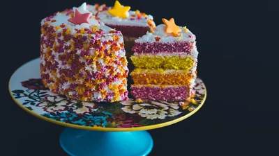 Особые поздравления с Днем рождения: красивые картинки к празднику и невероятная проза для именинника