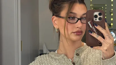 Сяйлива шкіра і соковиті губи: Гейлі Бібер показала осінній макіяж, який ти захочеш зробити зараз