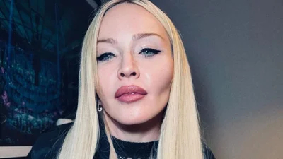 Мадонна решила пообедать голой, прикрывшись лишь салфеткой: а почему бы и нет