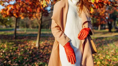 Трикотажна сукня – хіт осіннього сезону: куди її одягнути та як ефектно стилізувати