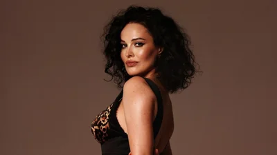 Даша Астафьева показала фото с папой, на котором у нее бритые виски