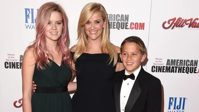 Вот каким красавцем вырос сын Риз Уизерспун, которому исполнился 21 год