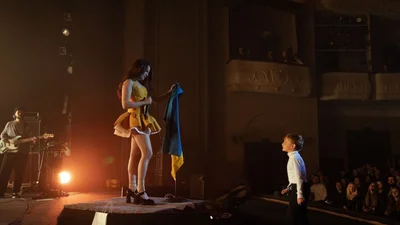 Христину Соловій захейтили за поцілунок у губи з маленьким хлопчиком на концерті у Львові - відео