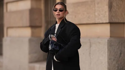 Чорне пальто – як носити осінню класику у 2024 році