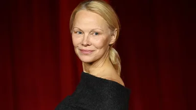 Відомий актор публічно зізнався у коханні Памелі Андерсон, і вона відповіла