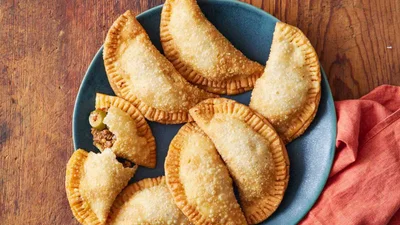 Эмпанада - маленькие испанские пирожки, которые удивят тебя своим вкусом