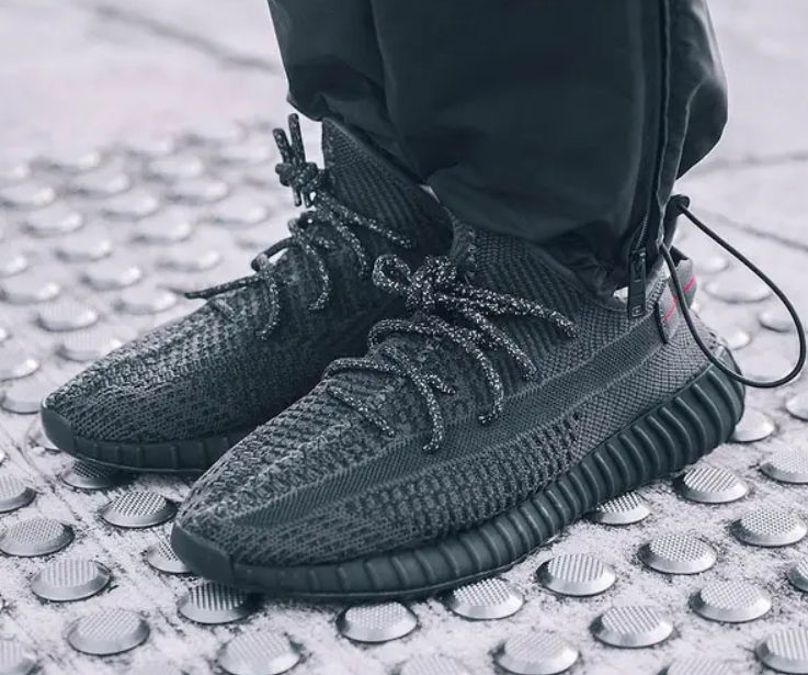 Adidas больше не имеет претензий к Канье Уэсту из-за антисемитизма - фото 653407