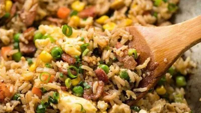 Смажений рис із яйцем - пікантна вечеря з китайським вайбом
