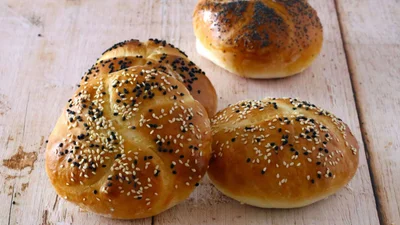 Високобілкова булочка для сендвіча із трьох інгредієнтів