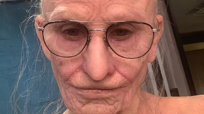 Лысая голова и глубокие морщины: актриса "Субстанции" Деми Мур шокировала поклонников своим видом