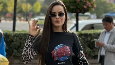 Крихітка Ксенія Мішина поснідала у Шанхаї на 52 поверсі