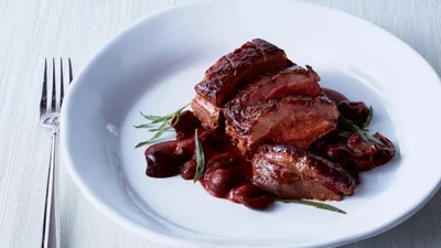 Аристократическая утиная грудка с вишневым соусом, которая поразит тебя насыщенным вкусом