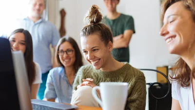 Смейся до слез: забавные анекдоты про студентов, которые поднимут настроение