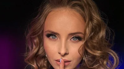 Зірка серіалу "Кріпосна" показалась вагітною після новини про розлучення