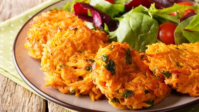 Апетитні деруни з батату, які зацінять як дорослі, так і малеча