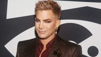 Адам Ламбер вражає своїм схудненням: співак скинув майже 30 кг, і тепер його не впізнати